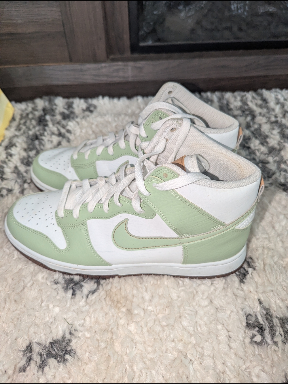 Nike Mid-Top Sneakers in White & Light Green